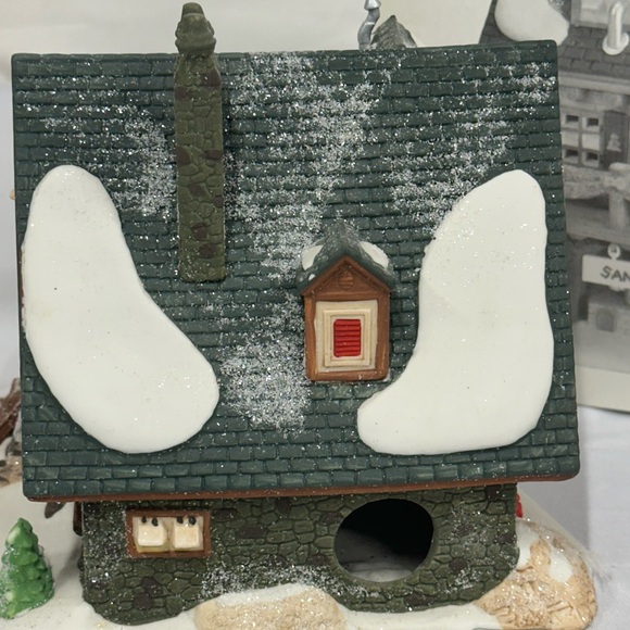 Vintage Heritage Village Collection “Santa’s Woodworks” Village Piece - Picture 4 of 5